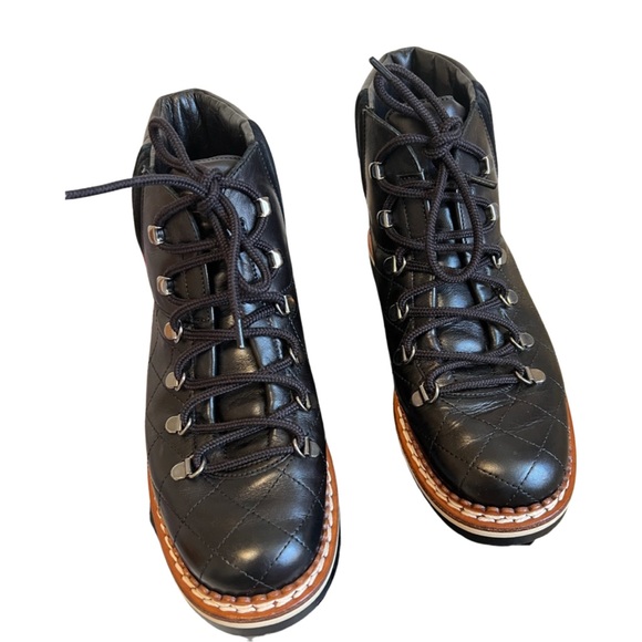 Chanel combat black leather quilted lace up boots - Picture 3 of 11